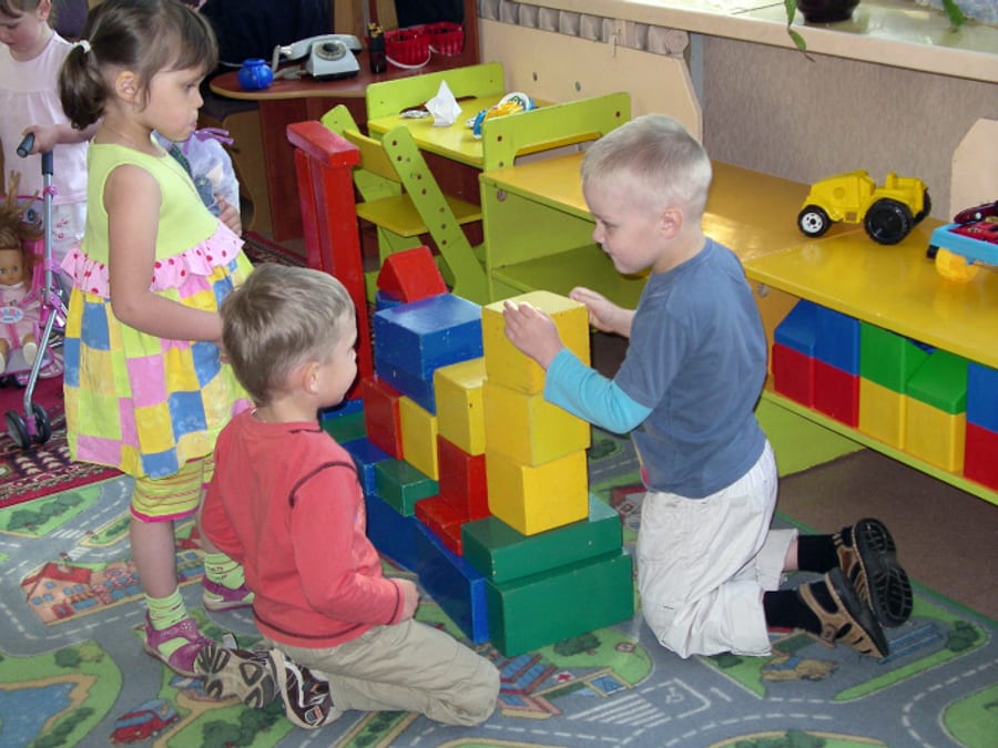 Дети во время игр и занятий