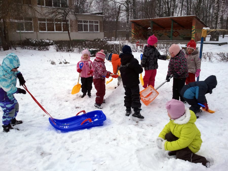 Прогулки и занятия на улице
